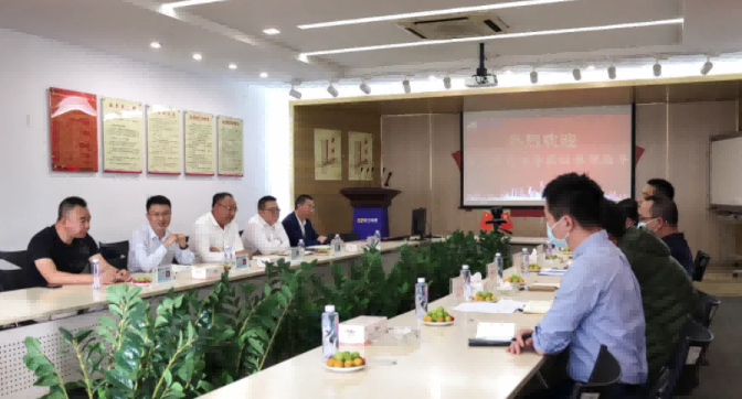 东莞市工信局与镇经发局领导莅临九游老哥参观指导